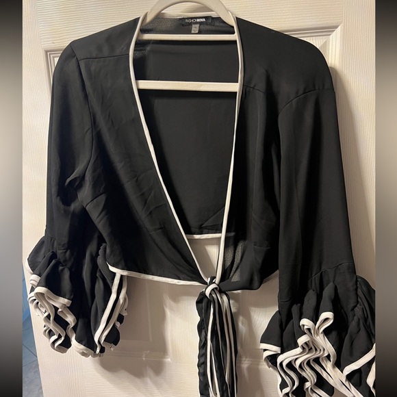 Fashion nova bell sleeve top - Picture 1 of 3